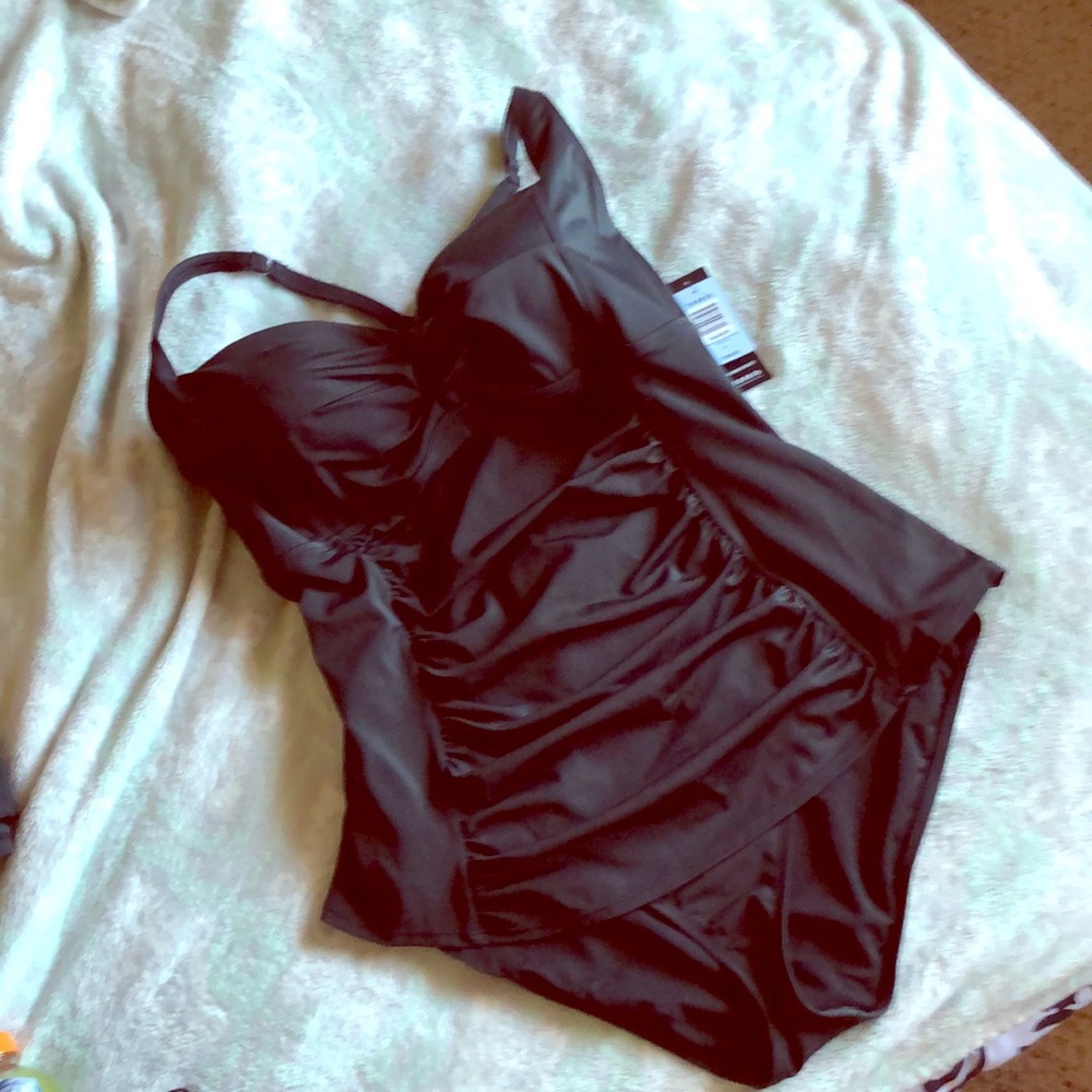 Torrid sz 3 NWT one piece swimsuit